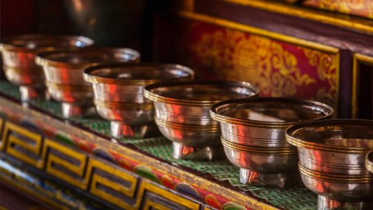 offerings-tibetan-water-bowls-in-lamayuru-gompa-CJSVBYP.jpg